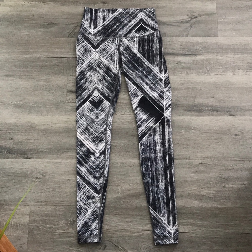 Lululemon Wonder Under Leggings - Black & White